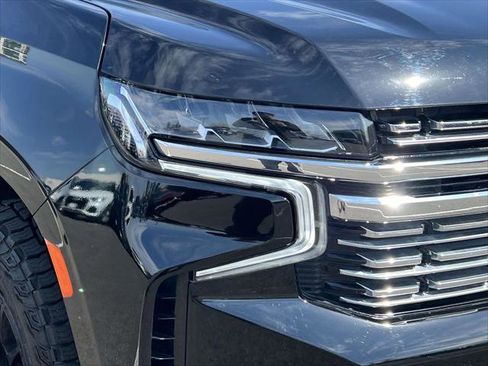 Used 2024 Chevrolet Suburban Premier AWD/4WD image 10