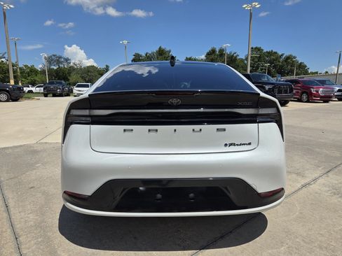 Used 2024 Toyota Prius Prime FWD image 8