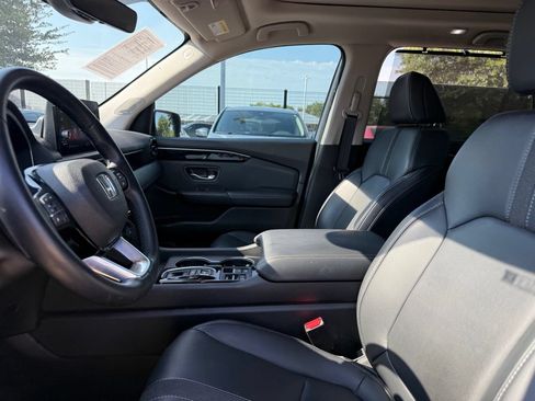 Used 2025 Honda Pilot Touring image 10