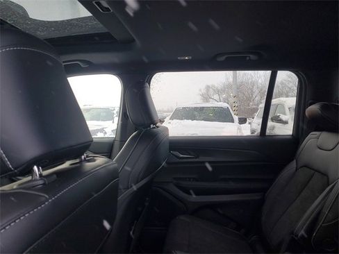 New 2025 Jeep Grand Cherokee L Altitude image 10