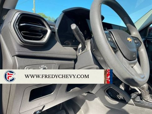 Used 2025 Chevrolet TrailBlazer LT AWD/4WD image 28