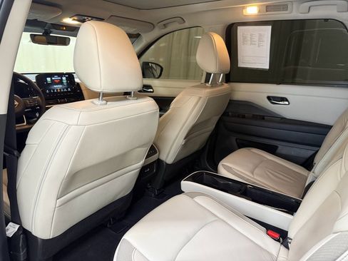 Used 2023 Nissan Pathfinder SL w/ SL Premium Package image 20