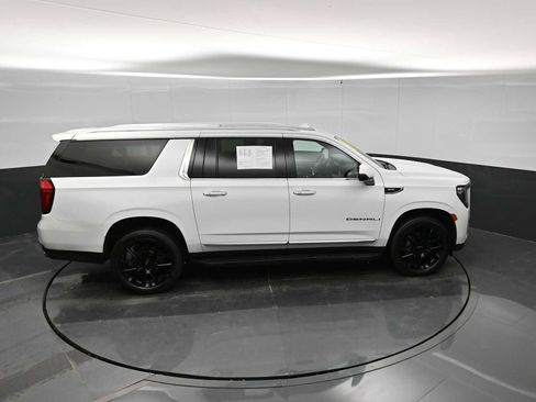 Used 2022 GMC Yukon XL Denali AWD/4WD image 32