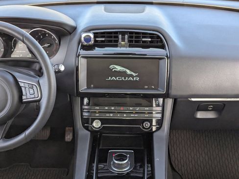 Used 2020 Jaguar F-PACE Premium image 17