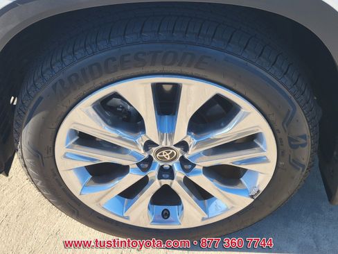 Used 2023 Toyota Highlander Limited image 9