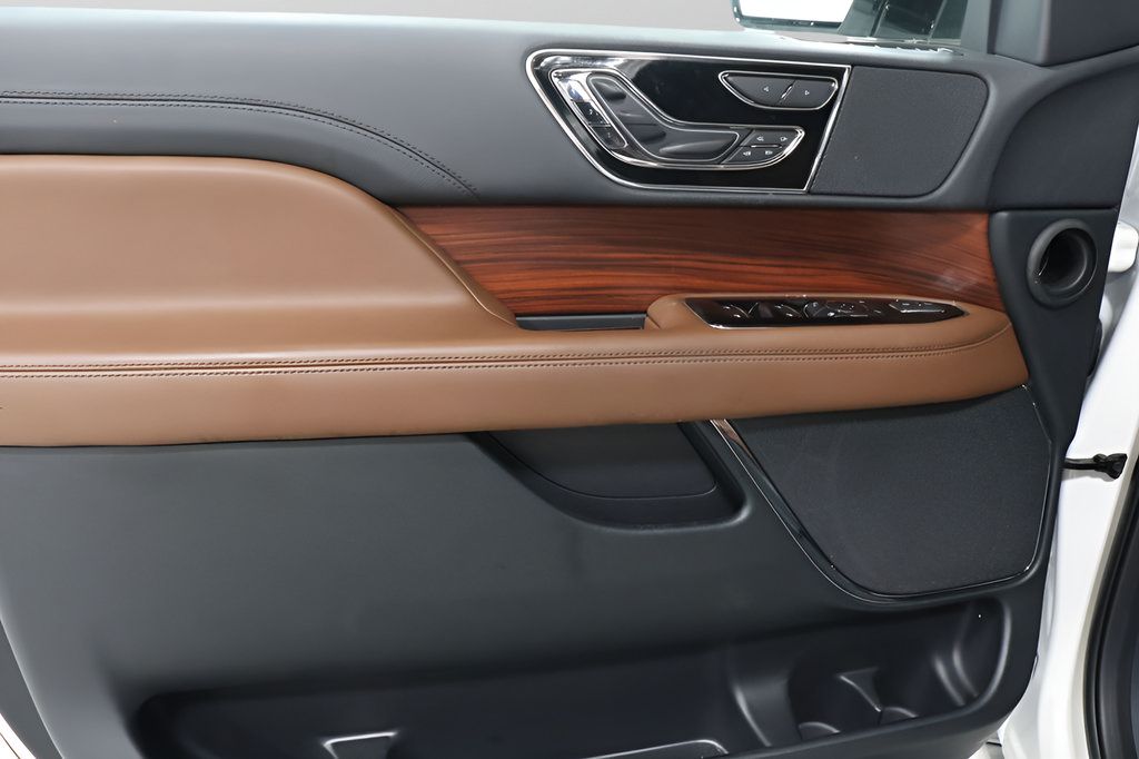 Used 2024 Lincoln Navigator Reserve AWD/4WD image 21