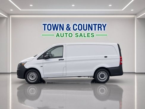 Used 2016 Mercedes-Benz Metris image 2