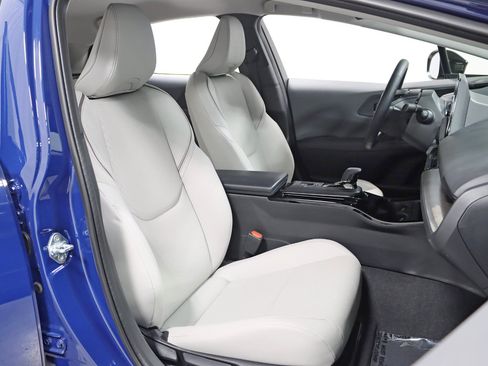 Used 2026 Toyota Prius XLE AWD/4WD image 26