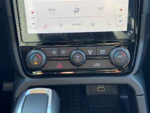 New 2025 Ford Ranger XLT w/ Equipment Group 301A High image 9