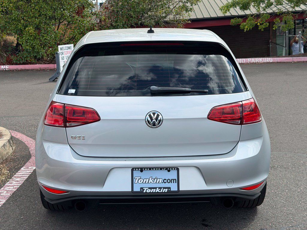 Used 2015 Volkswagen Golf 4-Door FWD image 6