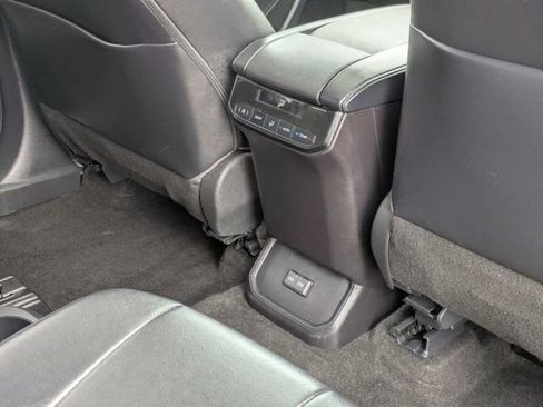 Used 2023 Toyota Highlander XLE image 34