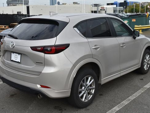 Used 2024 MAZDA CX-5 AWD 2.5 S w/ Select Package image 3