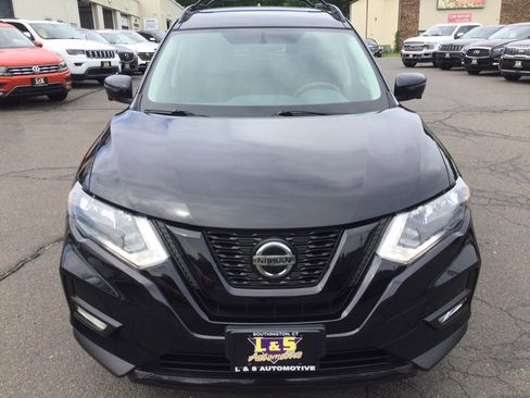 Used 2018 Nissan Rogue SV w/ Premium Package AWD/4WD image 3
