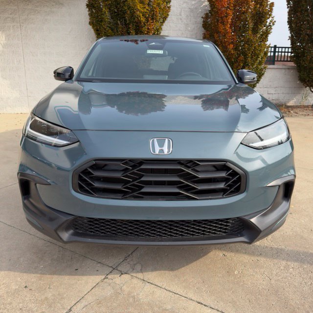 Used 2025 Honda HR-V Sport image 9