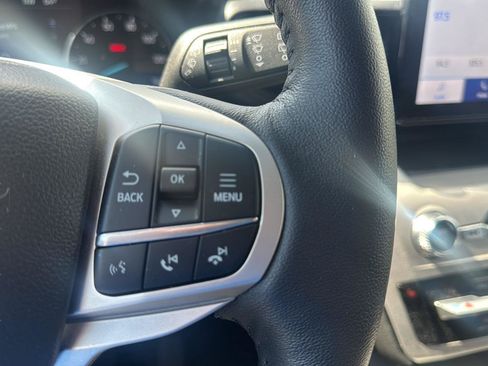 Used 2024 Ford Explorer XLT AWD/4WD image 13