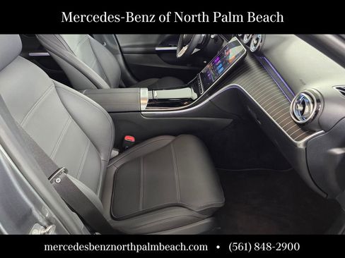 Used 2025 Mercedes-Benz C 300 Sedan image 28