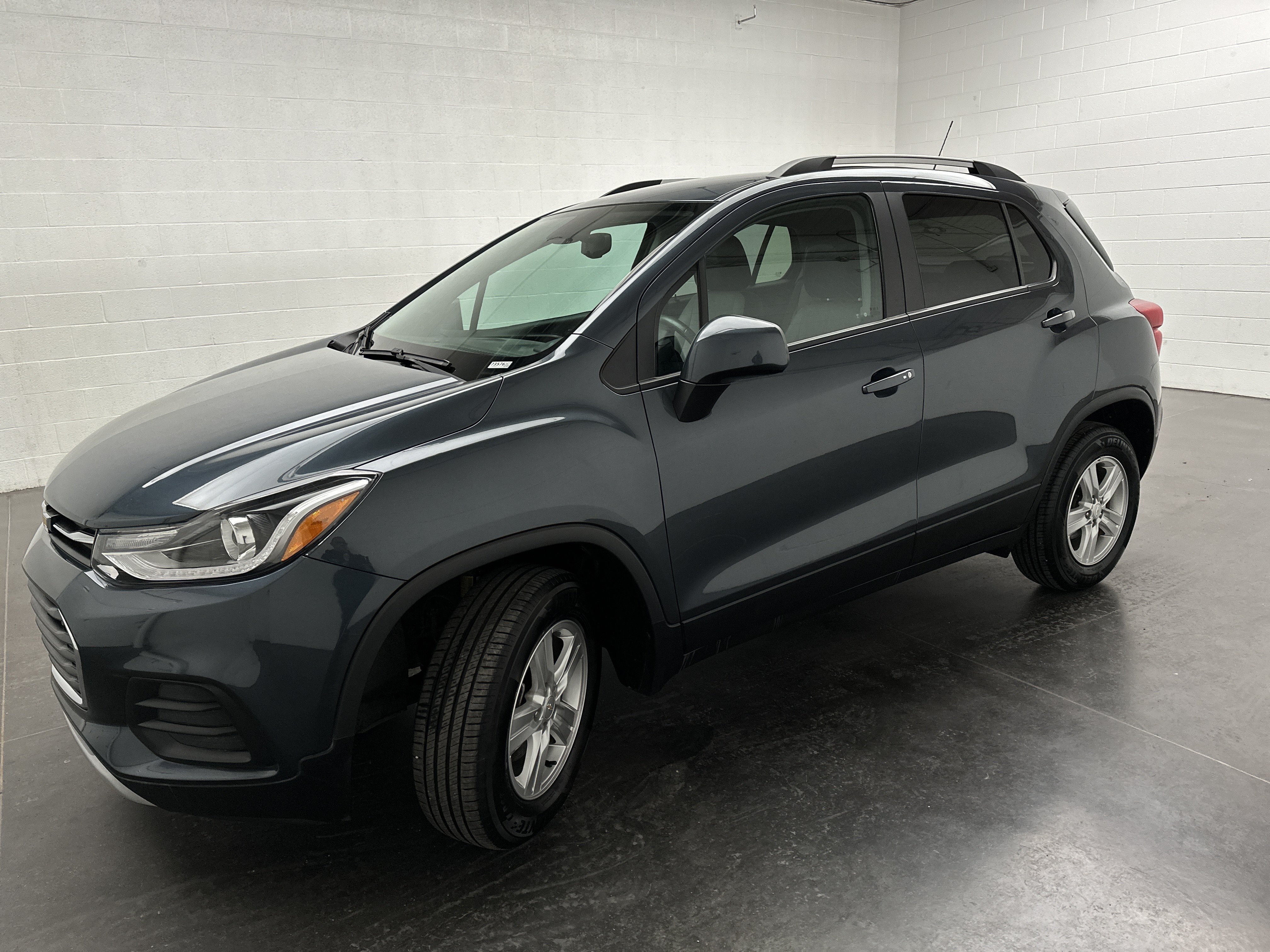 Used 2022 Chevrolet Trax LT w/ LT Convenience Package AWD/4WD image 4