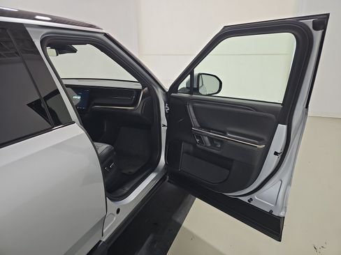 Used 2024 Rivian R1S Adventure AWD/4WD image 18