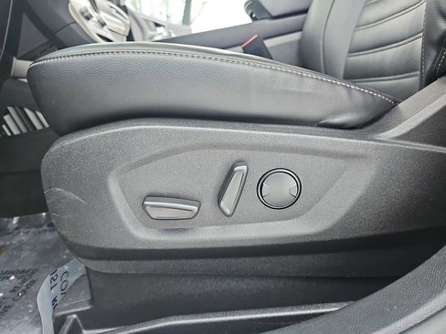 Used 2024 Ford Edge SEL image 25