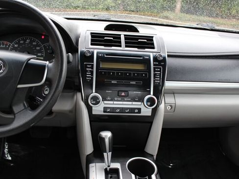 Used 2012 Toyota Camry FWD image 14
