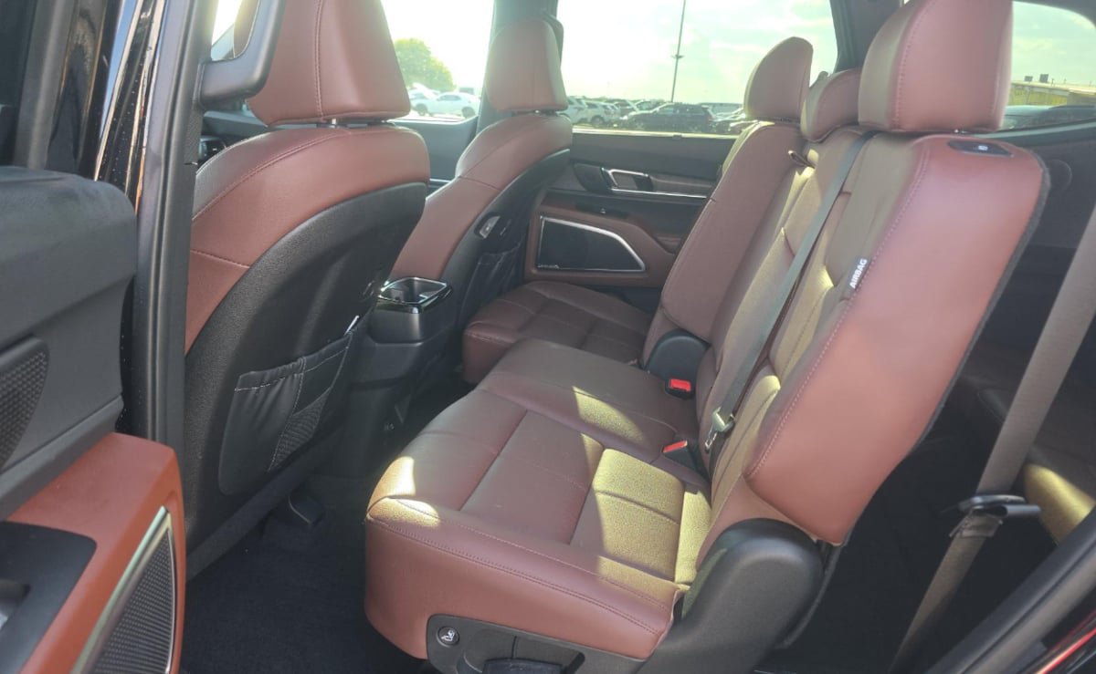 Used 2025 Kia Telluride SX FWD image 3