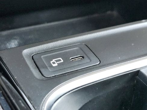 Used 2020 Mercedes-Benz GLB 250 w/ Premium Package image 29