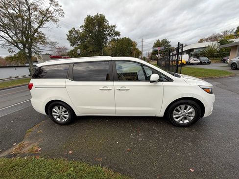 Used 2016 Kia Sedona LX w/ LX Essentials Premium Package image 4
