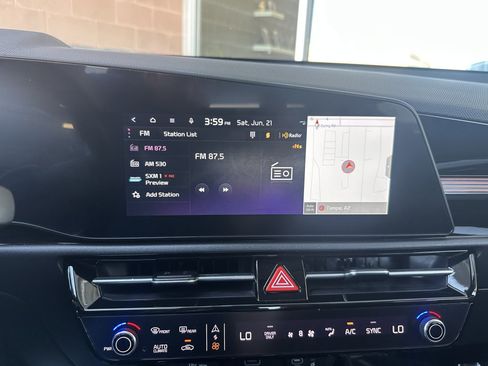 Used 2023 Kia Niro EX Touring image 26