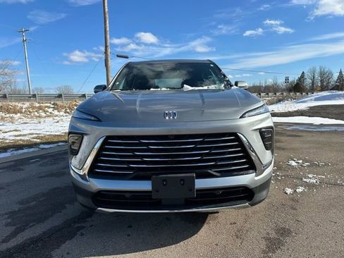 Used 2025 Buick Enclave Preferred image 3