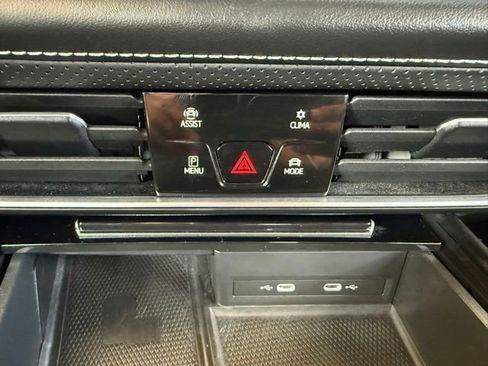 Used 2024 Volkswagen Atlas Cross Sport SE FWD image 18