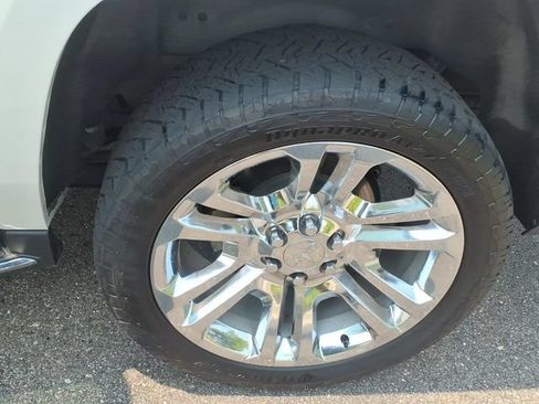 Used 2020 GMC Yukon XL SLT w/ Premium Edition AWD/4WD image 11