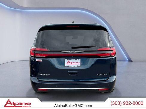 Used 2023 Chrysler Pacifica Limited FWD image 4