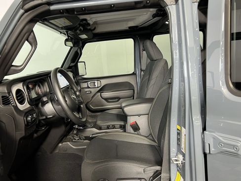 Used 2025 Jeep Gladiator Sport image 22
