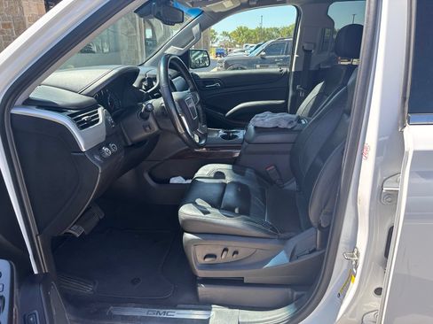 Used 2019 GMC Yukon XL SLT w/ Open Road Package AWD/4WD image 6