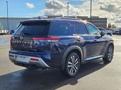 Used 2022 Nissan Pathfinder Platinum image 5