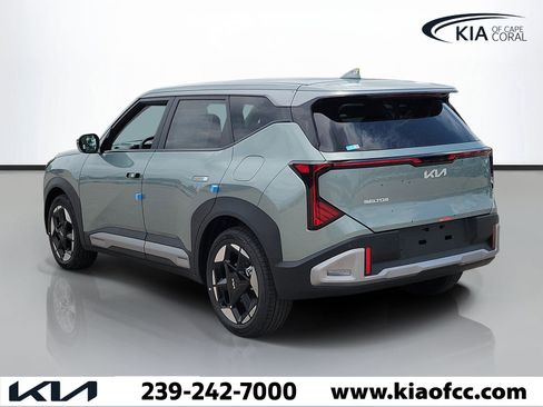 New 2027 Kia Seltos S FWD image 4
