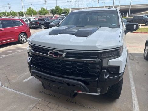Used 2022 Chevrolet Silverado 1500 ZR2 image 2