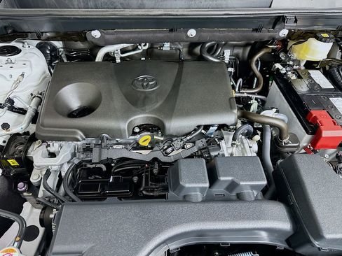 Used 2025 Toyota RAV4 XLE Premium FWD image 31