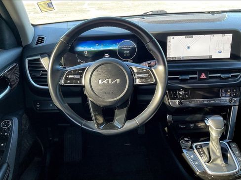 Used 2024 Kia Seltos EX image 5