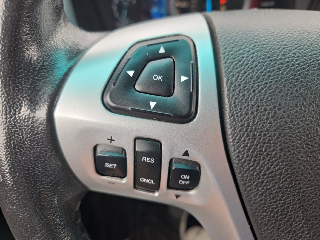 Used 2015 Ford Explorer XLT w/ Equipment Group 202A AWD/4WD image 30