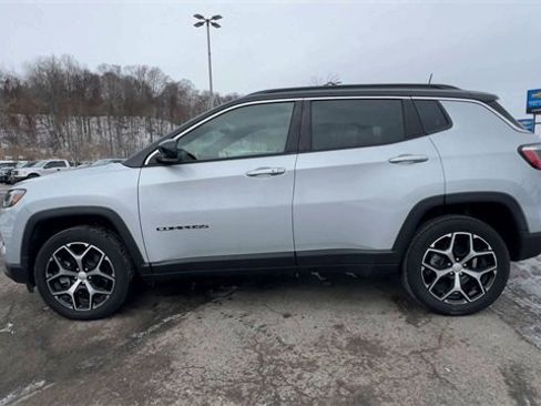 Used 2024 Jeep Compass Limited image 5