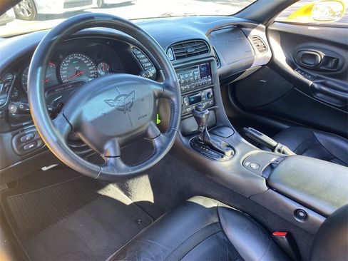 Used 2004 Chevrolet Corvette Coupe w/ Roof Package image 15