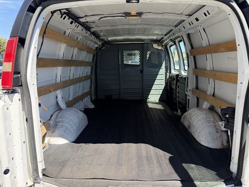 Used 2014 GMC Savana 2500 RWD image 18