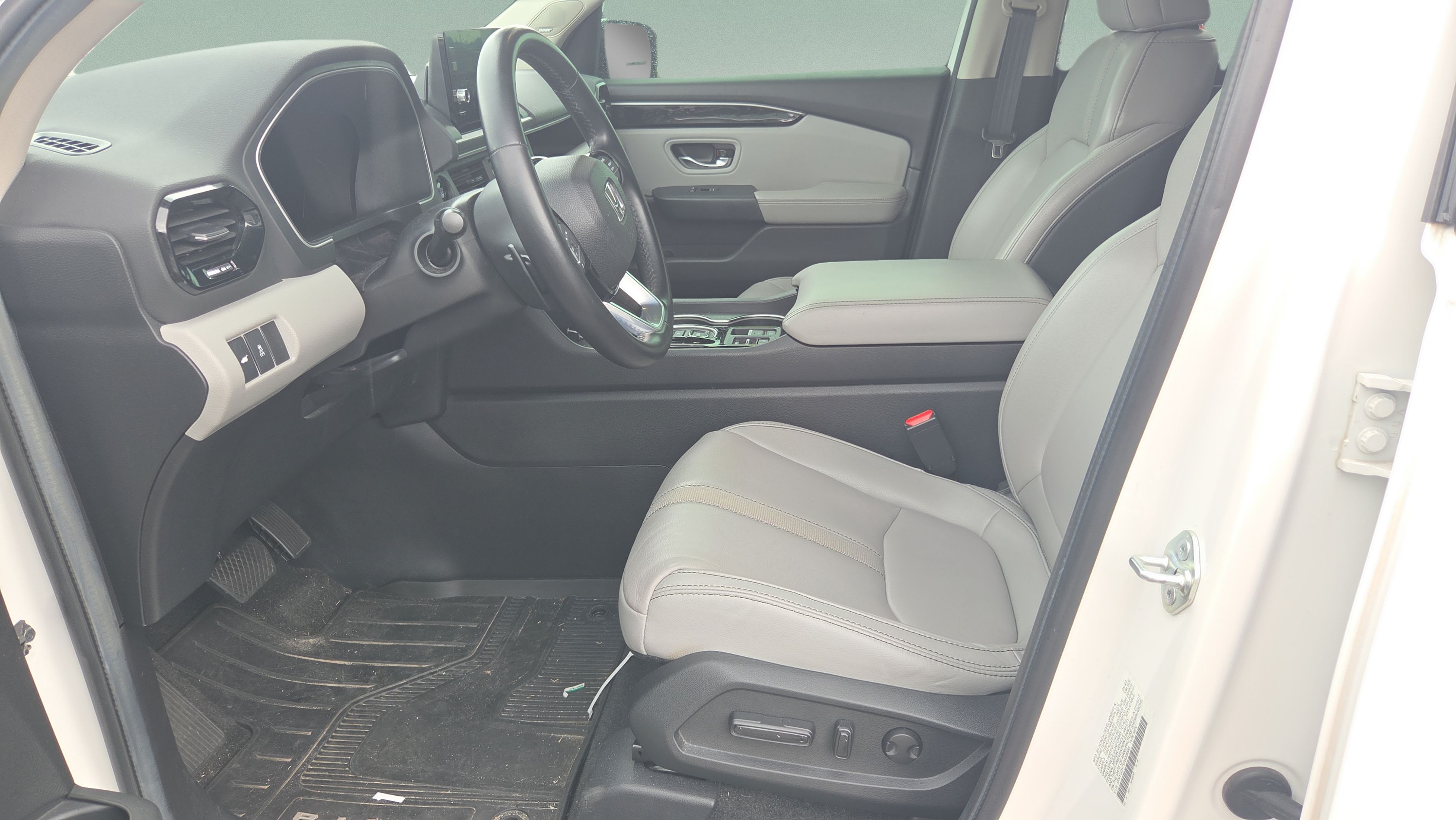 Certified 2023 Honda Pilot Touring image 9