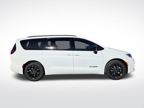 New 2026 Chrysler Pacifica Select AWD/4WD image 2