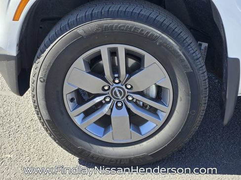 Used 2025 Nissan Frontier SV w/ SV Convenience Package image 9