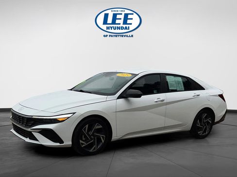 Certified 2025 Hyundai Elantra Sport image 8