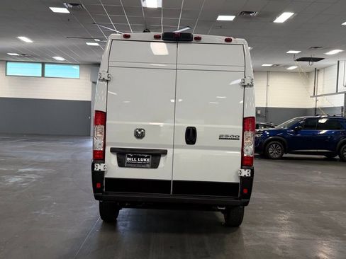 Used 2025 RAM ProMaster 2500 w/ Convenience Group FWD image 8