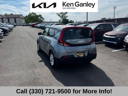Certified 2022 Kia Soul LX w/ Technology Package FWD image 8