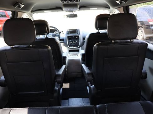 Used 2017 Dodge Grand Caravan SXT FWD image 13
